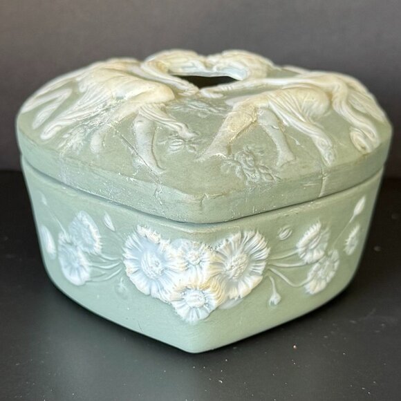 Schafer Vater Fairy & Floral  Heart Shape Jasperware Dresser/ Trinket Box - Picture 7 of 10